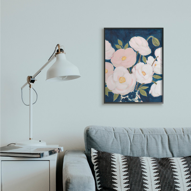 «Luminous Floral Bouquet» par Grace Popp, impression sur toile, H 30 po x l 24 po, Giclée encadrée noir minuit