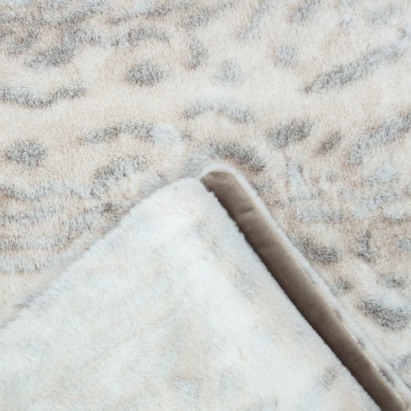 Jeté en fausse fourrure blanche à motif léopard des neiges avec revers en vison