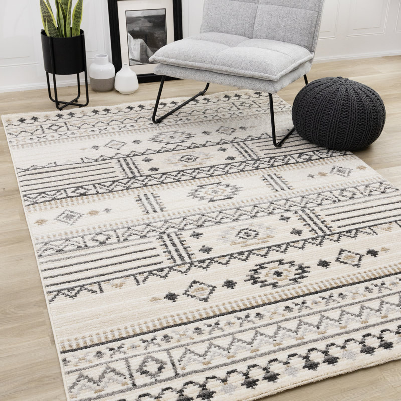 Tapis texturé beige à poils longs Latiana, Rectangle 6 pi 7 po x 9 pi 10 po