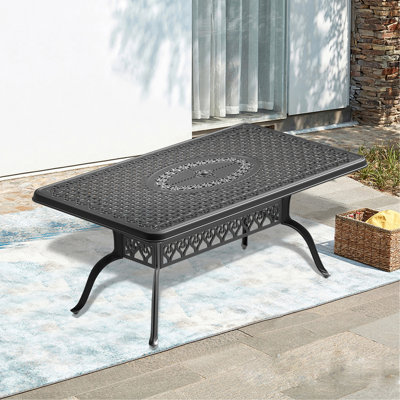 Table de salle à manger L66.93 * l 37,4 po en fonte d'aluminium avec structure noire et trou pour parasol