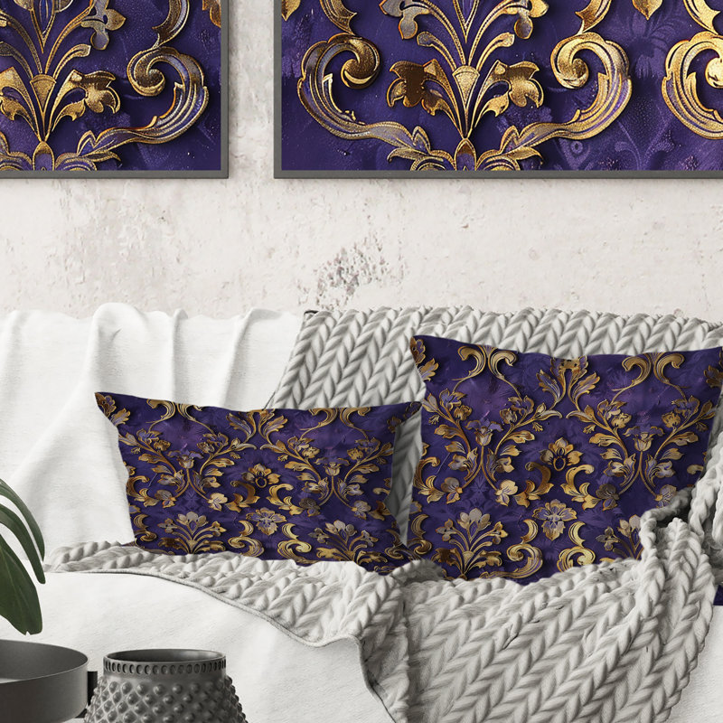 Coussin décoratif traditionnel damassé royal mauve et doré II, H 16 po x l 16 po