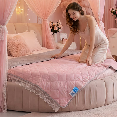 Aigbiot Home Embossed Cooling Quilt, Reversible Breathable Summer Bedding, Lightweight Oversized Quilt with Soft Stitching and Easy-Care Fabric