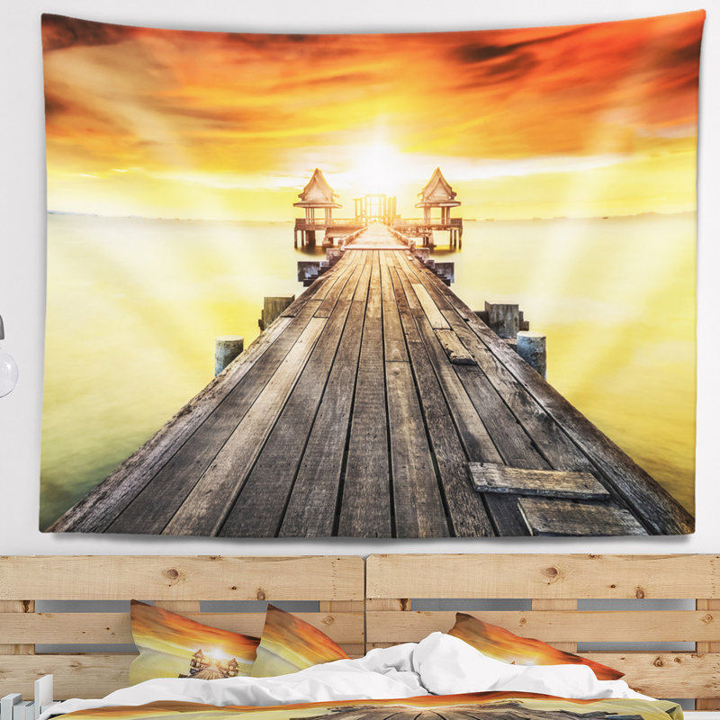 Pier, paysage marin, jetée énorme en bois, tapisserie jaune soleil, H 32 po x l 39 po