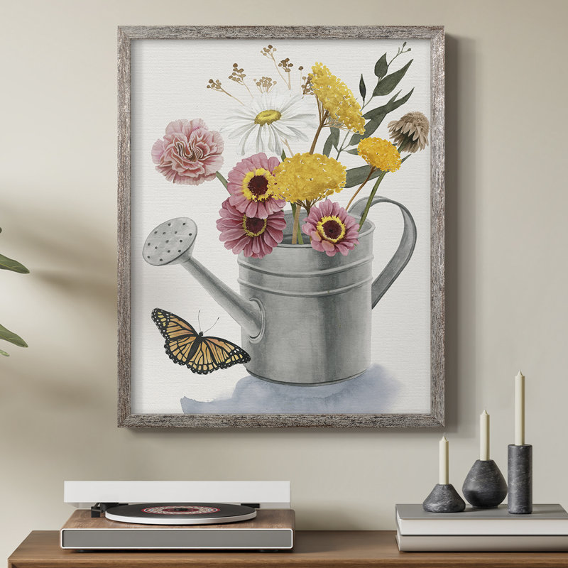 «Watering Can Bouquet I», reproduction encadrée - bois massif