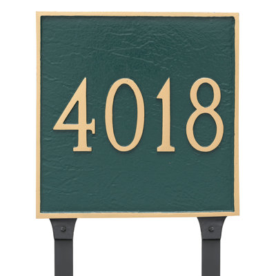 Plaque d'adresse sur une ligne avec piquets de pelouse Classic Square Estate