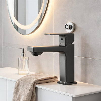 Robinet de salle de bain en métal gris, poignée simple et fabrication en métal, 33 po x 21 po x 7 po