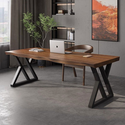 Bureau en bois de pin avec cadre en fer Live-Edge