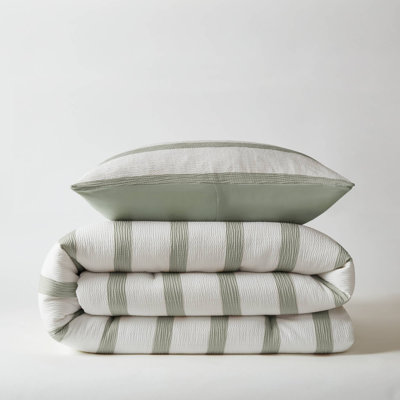 Yarn-dyed striped comforter