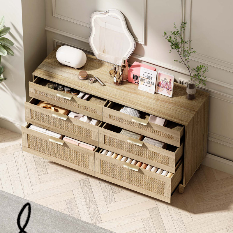 Commode Bhanupriya, Naturel
