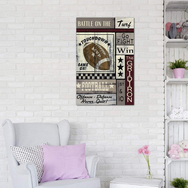 «Football Game on» par Linda Spivey - impression d'art graphique, Pas de tapis, Toile tendue, H 48 po x l 32 po x P 1,5 po