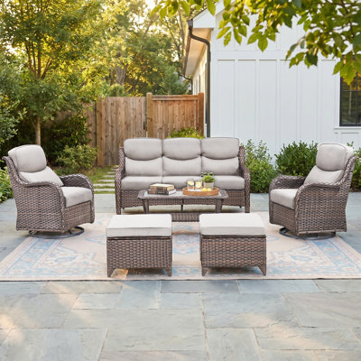 Ensemble de patio extérieur avec chaise berçante pivotante à dossier épais de 5 po d'épaisseur, ensemble de meubles de patio en osier toutes saisons avec table basse, convient aux terrasses de balcon