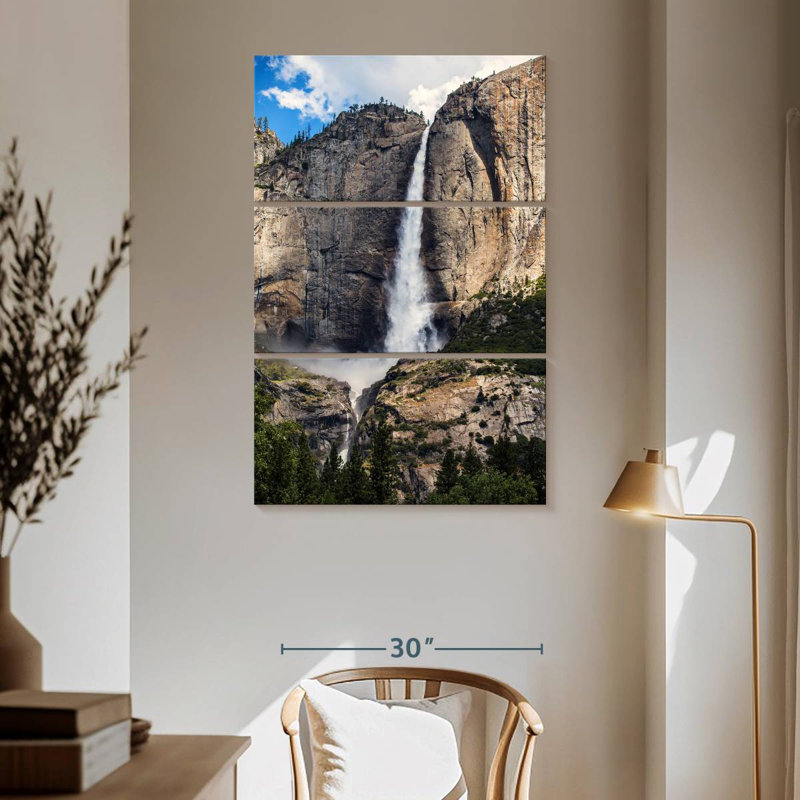 Iconic Yosemite Falls, H 65 po x l 42 po