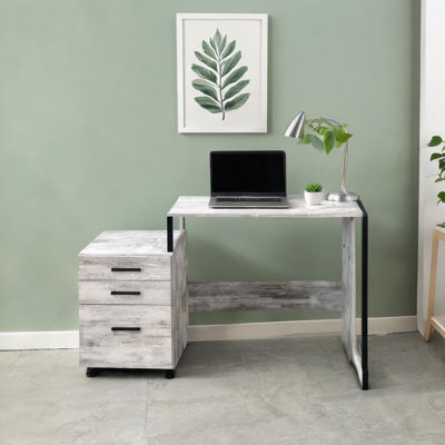 Bureau d'écriture en L avec tablette de rangement à 3 niveaux en blanc antique noir, finition blanc classique