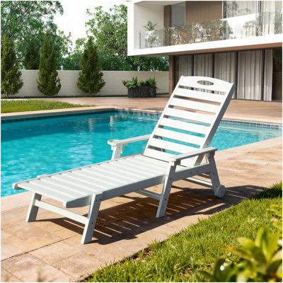 Chaise longue d'extérieur pour patio, chaise longue d'extérieur en PEHD avec dossier inclinable, chaise longue pour l'extérieur, bord de piscine, bronzage, blanc