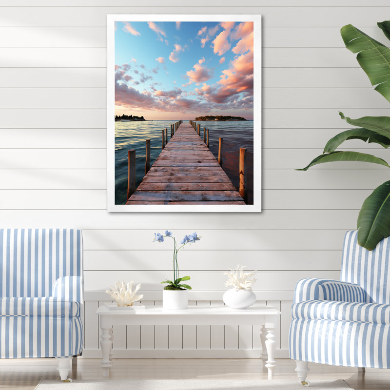 Jetée et quai Tranquil I - art mural de bord de mer pour le salon, H 32 po x l 16 po x P 1 po, Cadre simple blanc