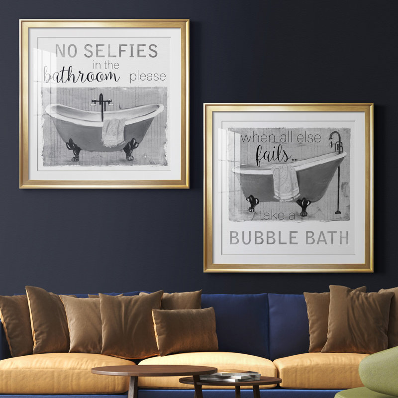 Neutral Selfies Bath - ensemble de 2 reproductions d'impressions, H 34,5 po x l 69 po x P 1,5 po, Papier encadré doré, Blanc