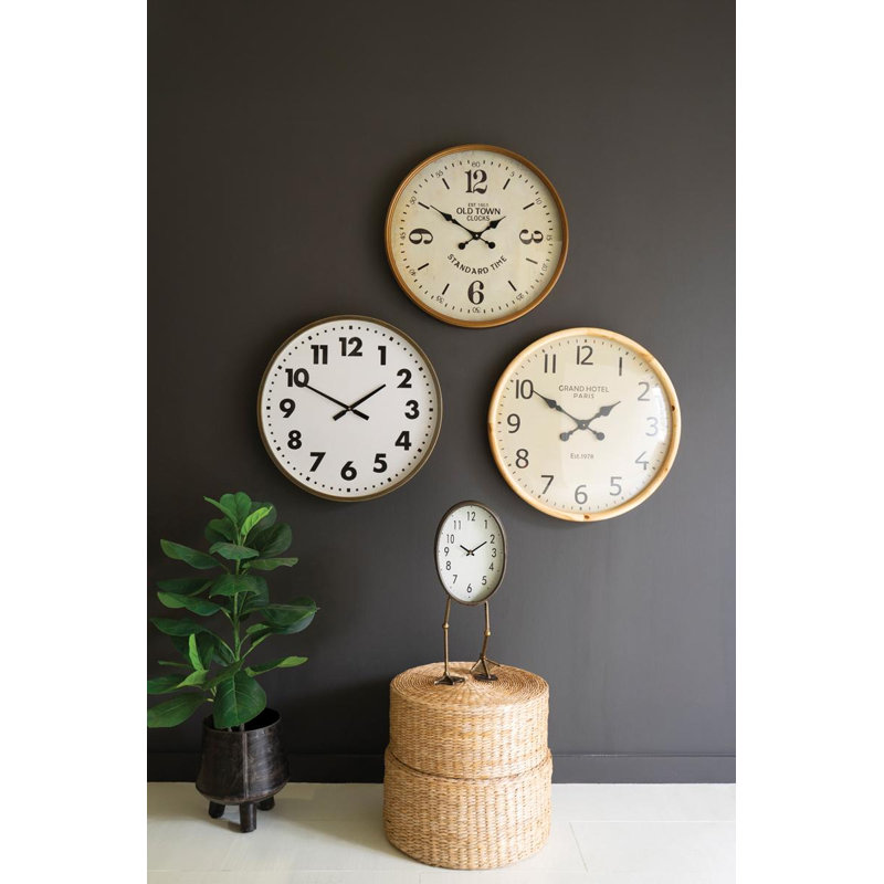 ROUND BLACK AND WHITE WALL CLOCK