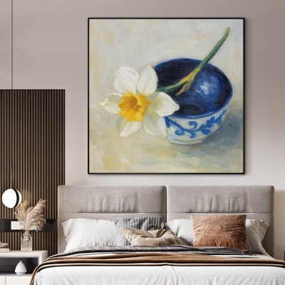 Très grand art floral rétro nature morte - jonquille dans un bol en porcelaine bleue et blanche, décoration traditionnelle pour le salon ou la chambre à coucher, très grande impression murale encadrée (assemblage requis)