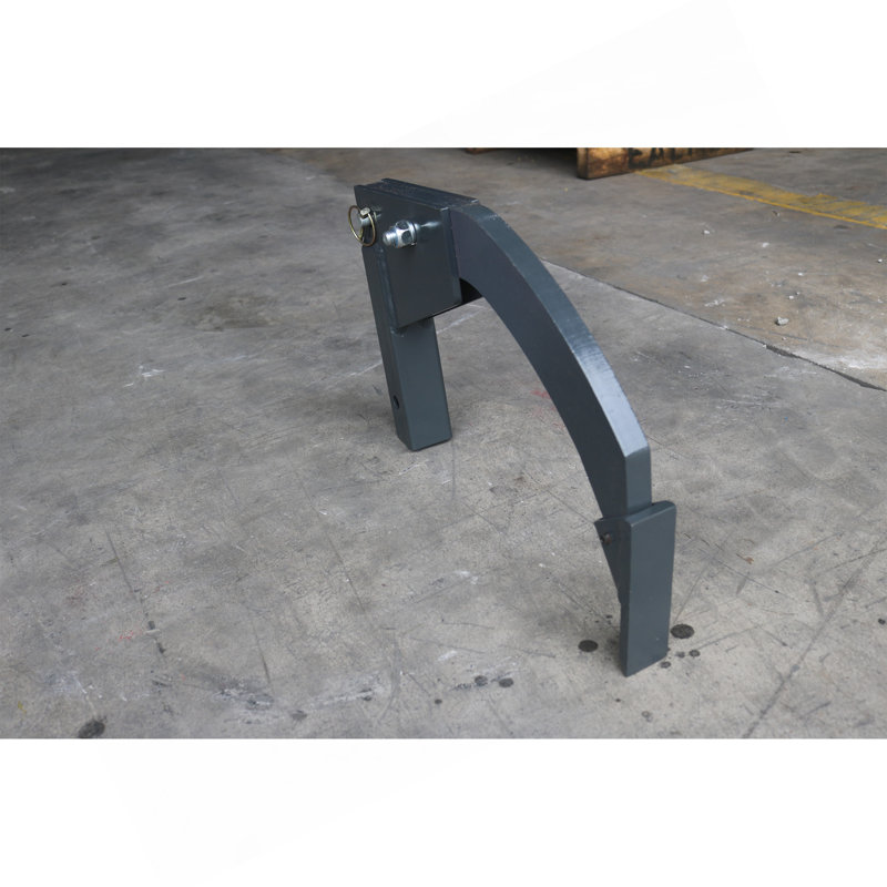 Ripper monté sur récepteur d'attelage Landy Attachments V2 utilisé avec les adaptateurs d'attelage 3 points de catégorie 0 et 1