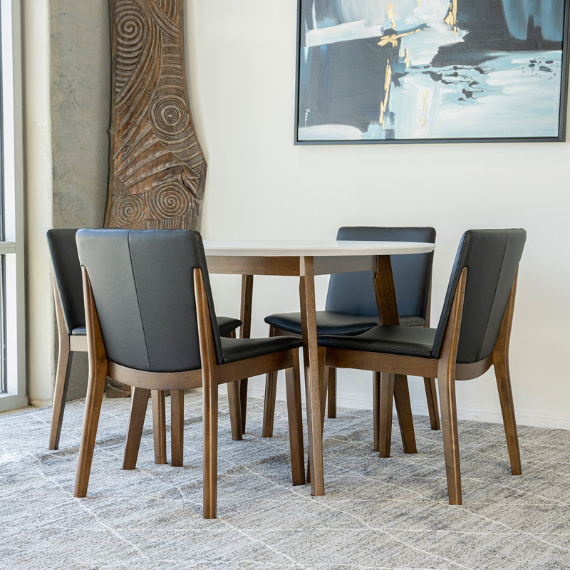 Ensemble repas pour quatre personnes