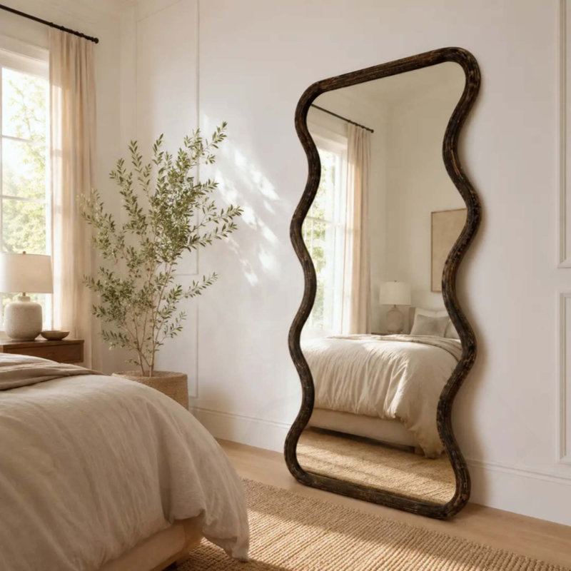 Miroir mural ondulé pleine longueur avec cadre en bois de manguier