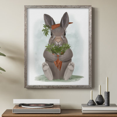 «Rabbit Carrot Hug», reproduction encadrée - bois massif
