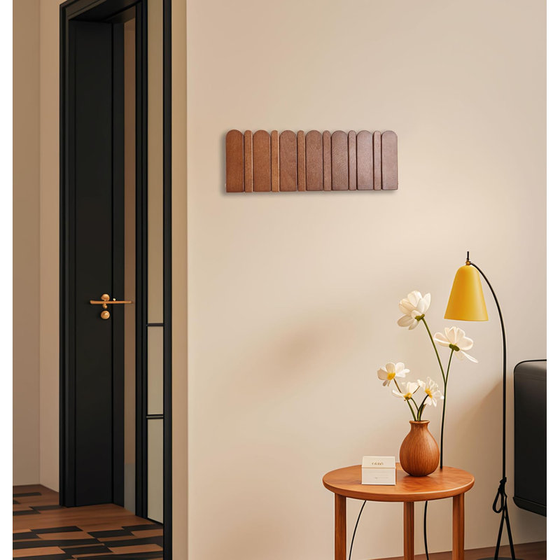 Crochet mural pliable en bois robuste et moderne à 6 crochets, idéal pour les petits espaces comme l'entrée ou la salle de bain. Parfait pour suspendre les vestes, les serviettes et les sacs à dos. Décor gain d'espace pour la maison.