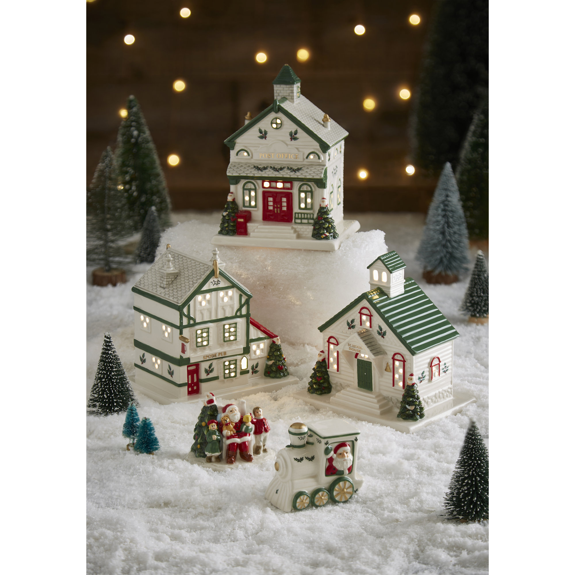 Spode Christmas Tree Village Santa W/Children 2.5"