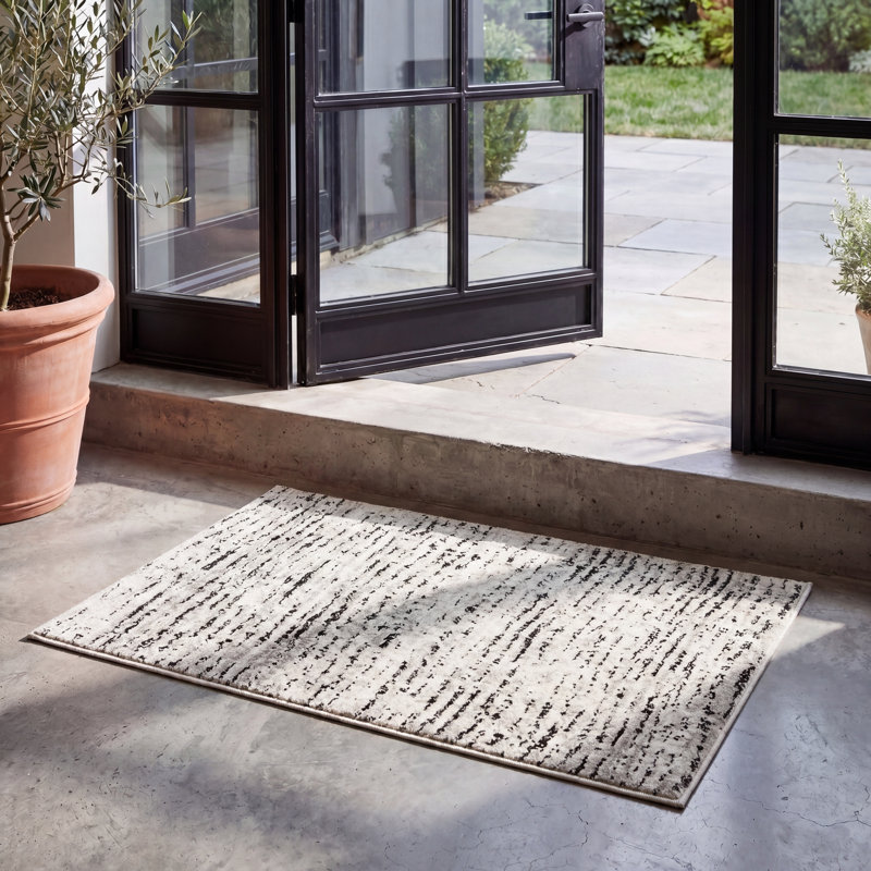 Riebe Abstract Ivory/Silver Area Rug, Rectangle 2'6" x 4'