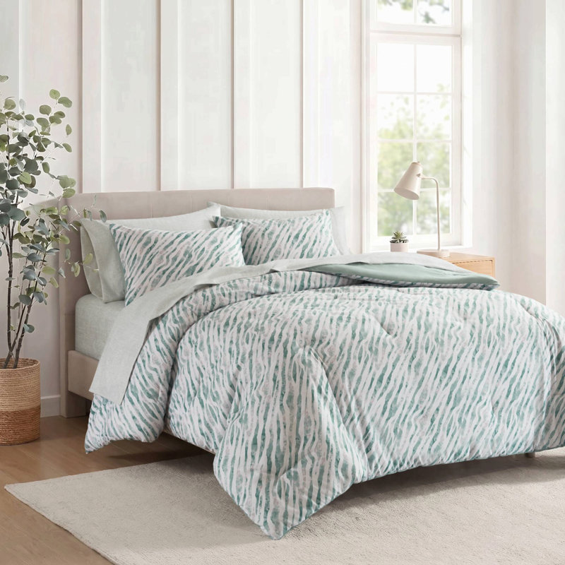 Ensemble de couette rayée 7 pièces en microfibre verte toutes saisons, format King, King Comforter + 6 Additional Pieces