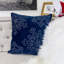 Coussin décoratif en velours bleu 20 x 20 avec broderie de flocons de neige argentés et ensemble de 2-134530273