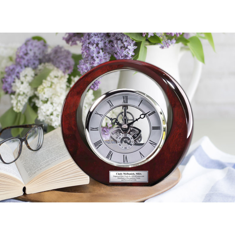 Horloge de bureau interstellaire personnalisée avec plaque gravée noire gravée. Voir à travers l'équipement d'ingénierie de la table de présentation