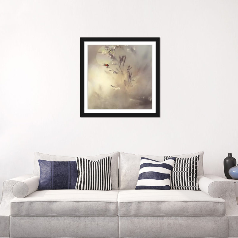 « little lady », reproduction d’impression sur toile, H 16 po x l 16 po x P 1 po, Papier beaux-arts encadré noir, Blanc