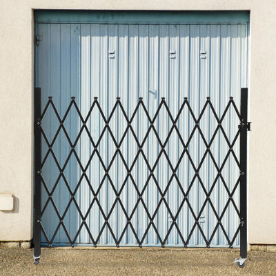 Barrière de sécurité en métal noir