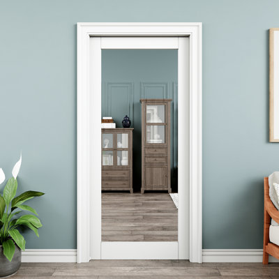 Porte coulissante à galandage 32x80 avec miroir pleine largeur, quincaillerie et fermeture amortie, pour salle de bain. Miroir pleine largeur sur un côté et panneau arrière blanc plein.