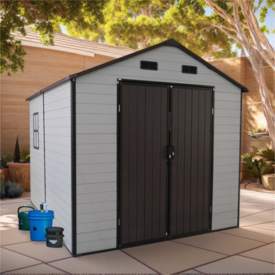Remise de rangement extérieure en résine 8 pi x 8 pi x 7,6 pi avec fenêtres, structure et plancher en aluminium robuste pour le jardin et l'organisation de la cour (blanc et brun)