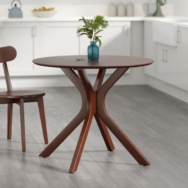 Table de salle à manger Lexa avec pieds évasés, finition noyer