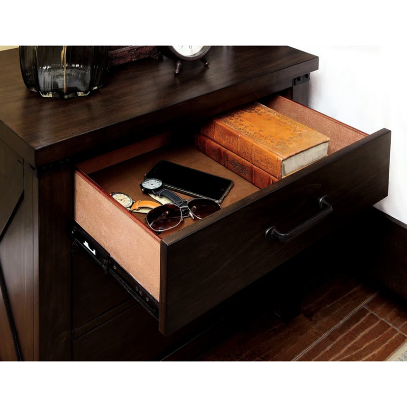 Table de chevet en bois massif noyer foncé avec 3 tiroirs et poignées noires