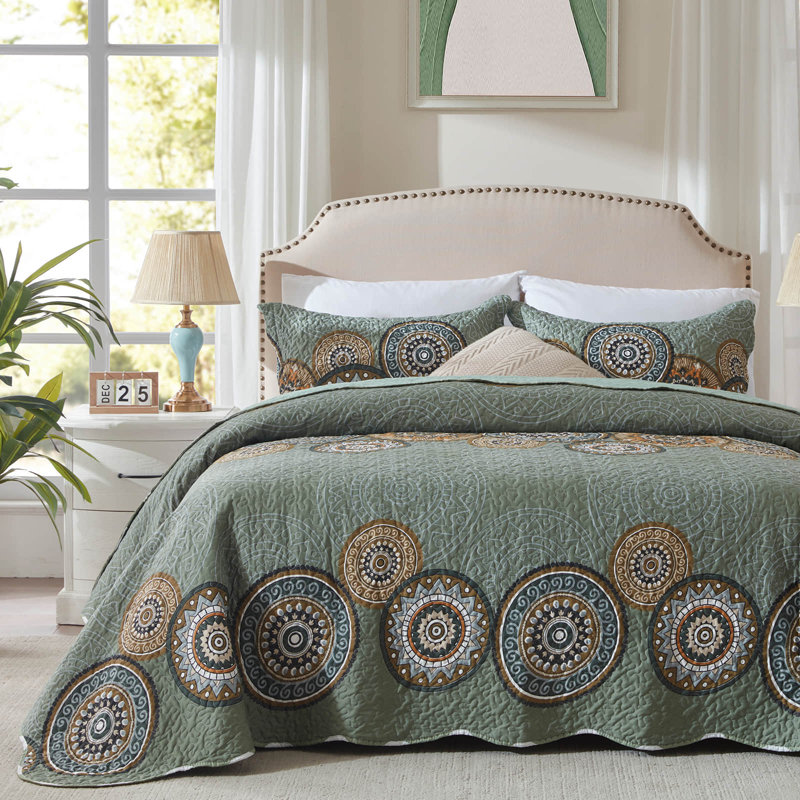 3-Piece Quilt Set - Lightweight Microfiber Bedspread & 2 Pillow Shams, Mandala Boho Pattern, Oversized 98x106 Inches, All-Season Bed Cover