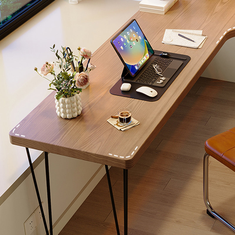 Bureau rectangulaire brun et noir en bois massif et fer, H 29,53 po x l 62,99 po x P 47,24 po, Retour à droite