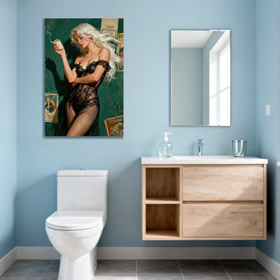 Femme à la mode en dentelle noire tenant une cigarette