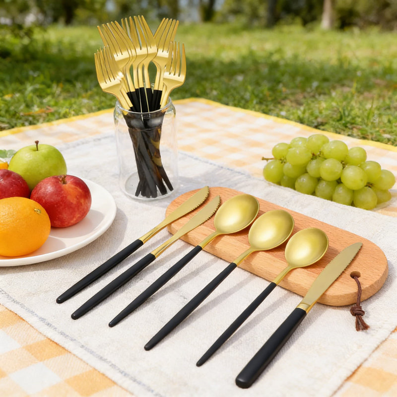 Ensemble de couverts en acier inoxydable 60 pièces pour 12 personnes, service complet de couverts avec cuillères, fourchettes et couteaux pour la maison, le restaurant ou le repas quotidien