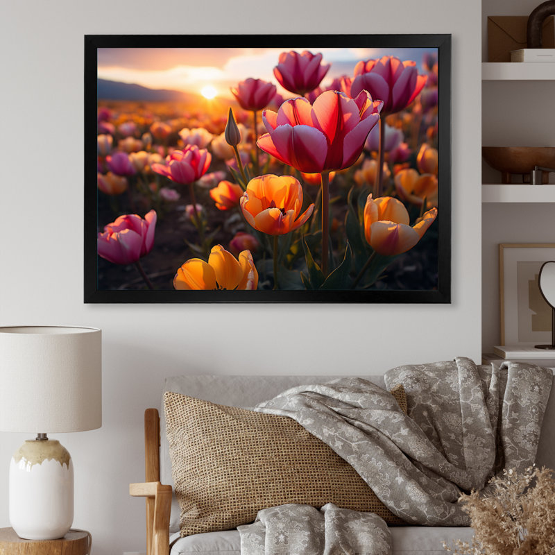 Tulipes «Fields of Color V», reproduction sur toile, Cadre simple noir, H 34 po x l 44 po x P 1,5 po
