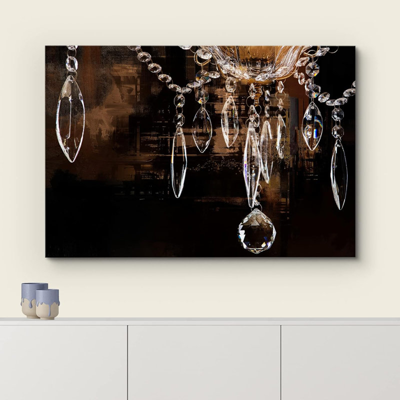 Lustre en cristal sur fond brun foncé, Toile tendue, H 32 po x l 48 po x P 1,5 po