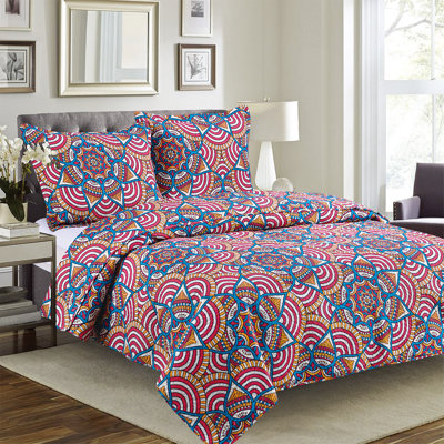 Cynthia Polyester Geometric Shapes Quilt