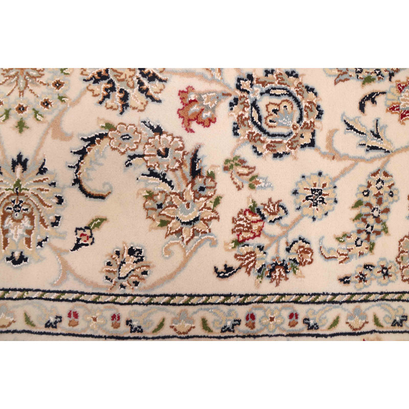 Tapis crème Nain 5 pi 8 po x 5 pi 11 po