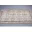 Tapis turc beige noué à la main idéal pour le vestibule avec un design rétro antique en laine