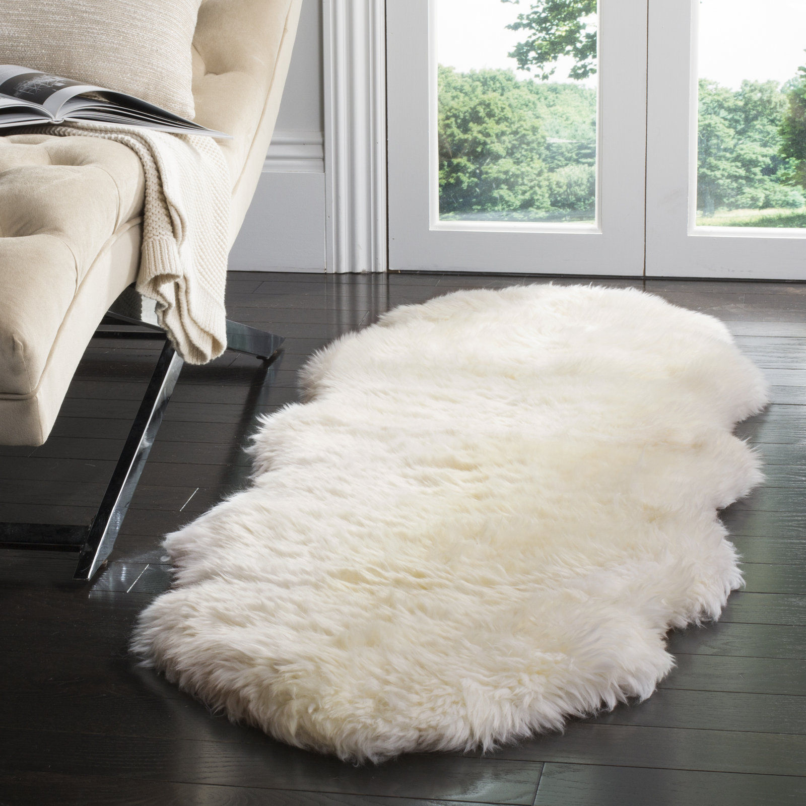 Mera Handmade Sheepskin White Area Rug, Runner 2' x 6'