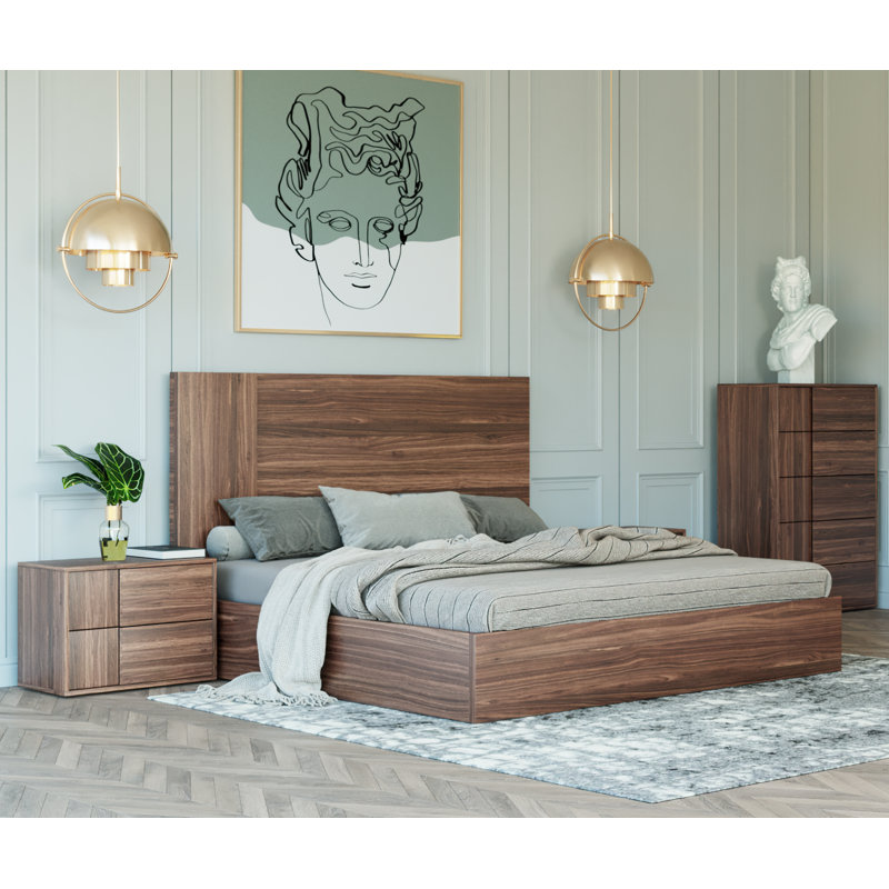 Bernhardiene Platform Bed, King, Walnut