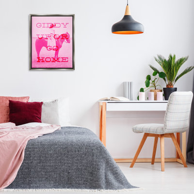«Giddy Up or Go Home», encadrée dorée sur toile flottante par Daphne Polselli